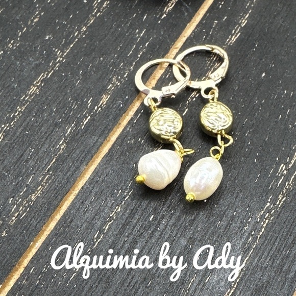 Alquimia Gold and White Pearl Earrings - Picture 1 of 1
